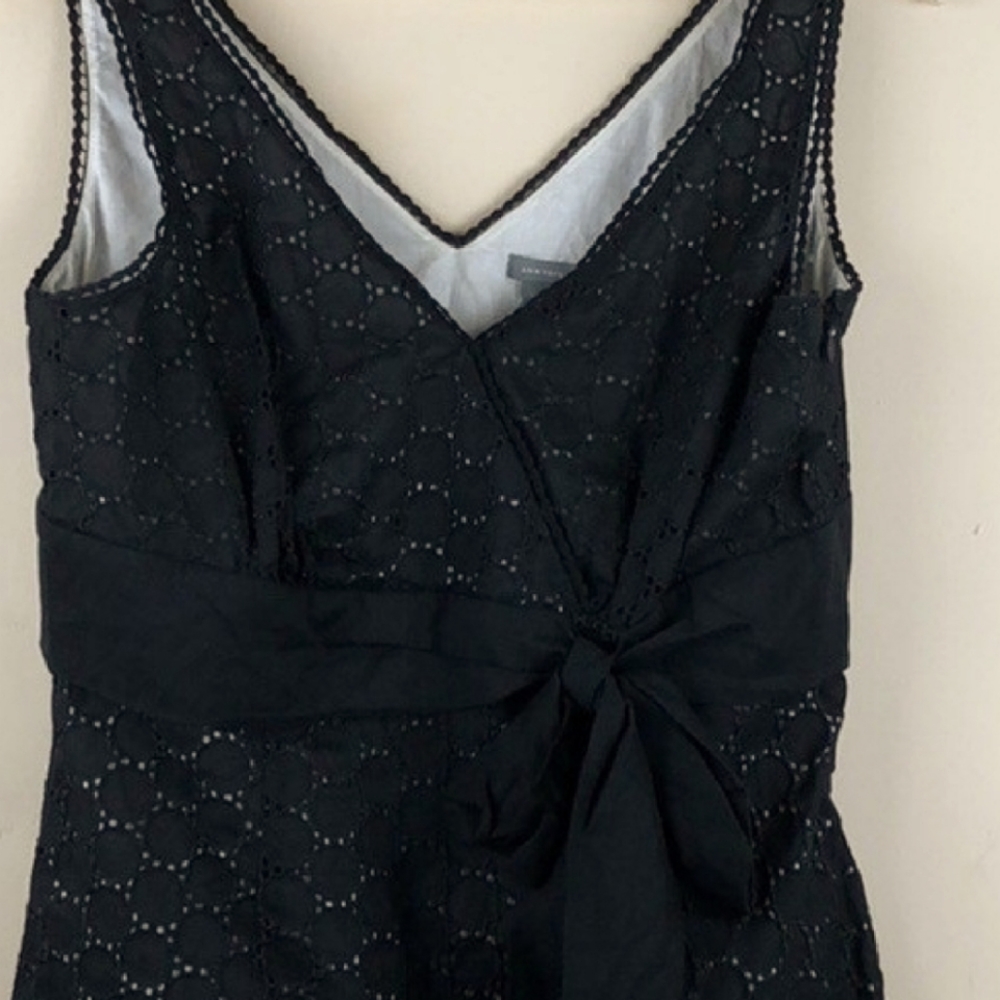 Size 8 Ann Taylor sleeveless top..